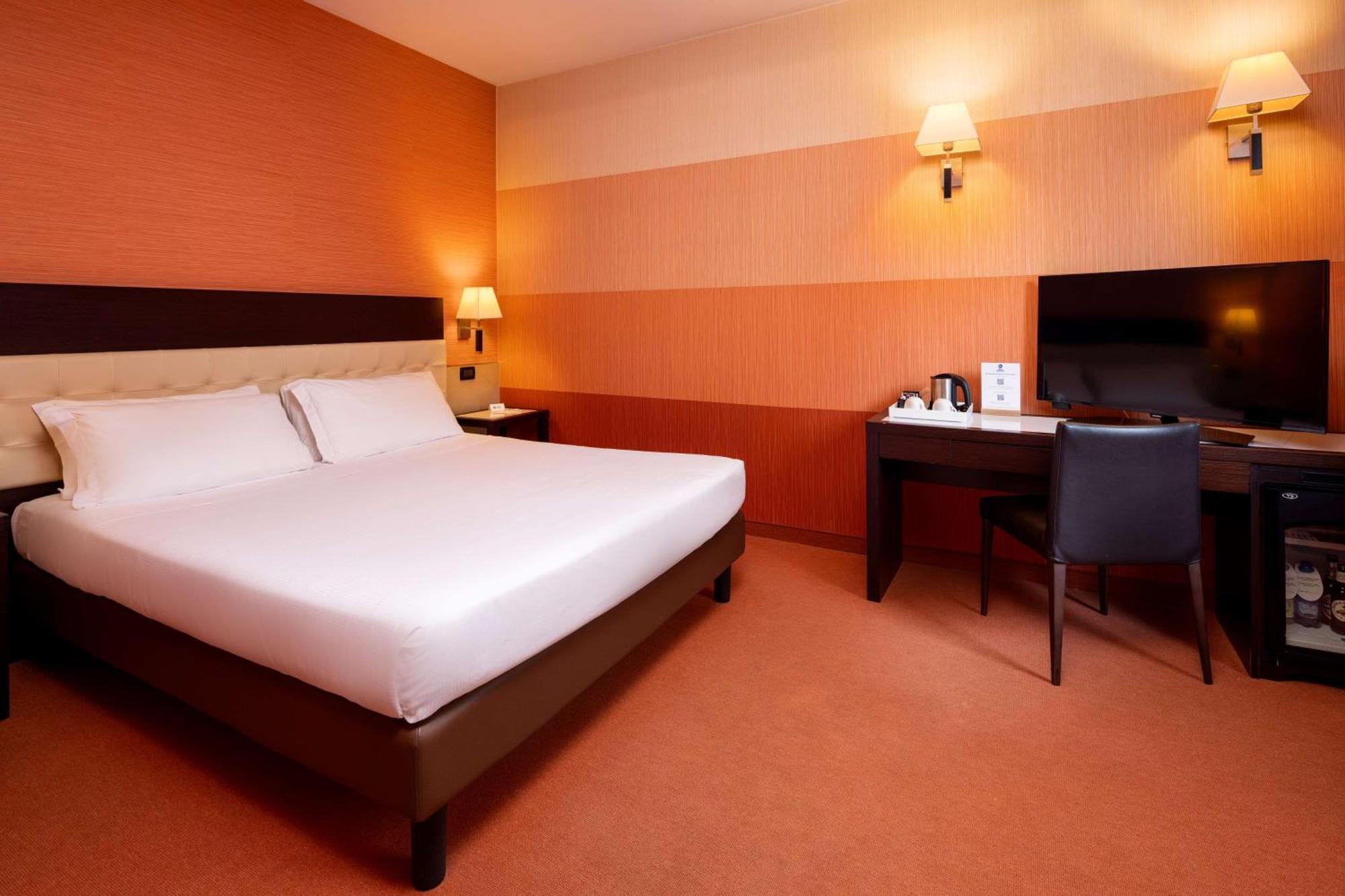 Best Western Gorizia Palace Esterno foto
