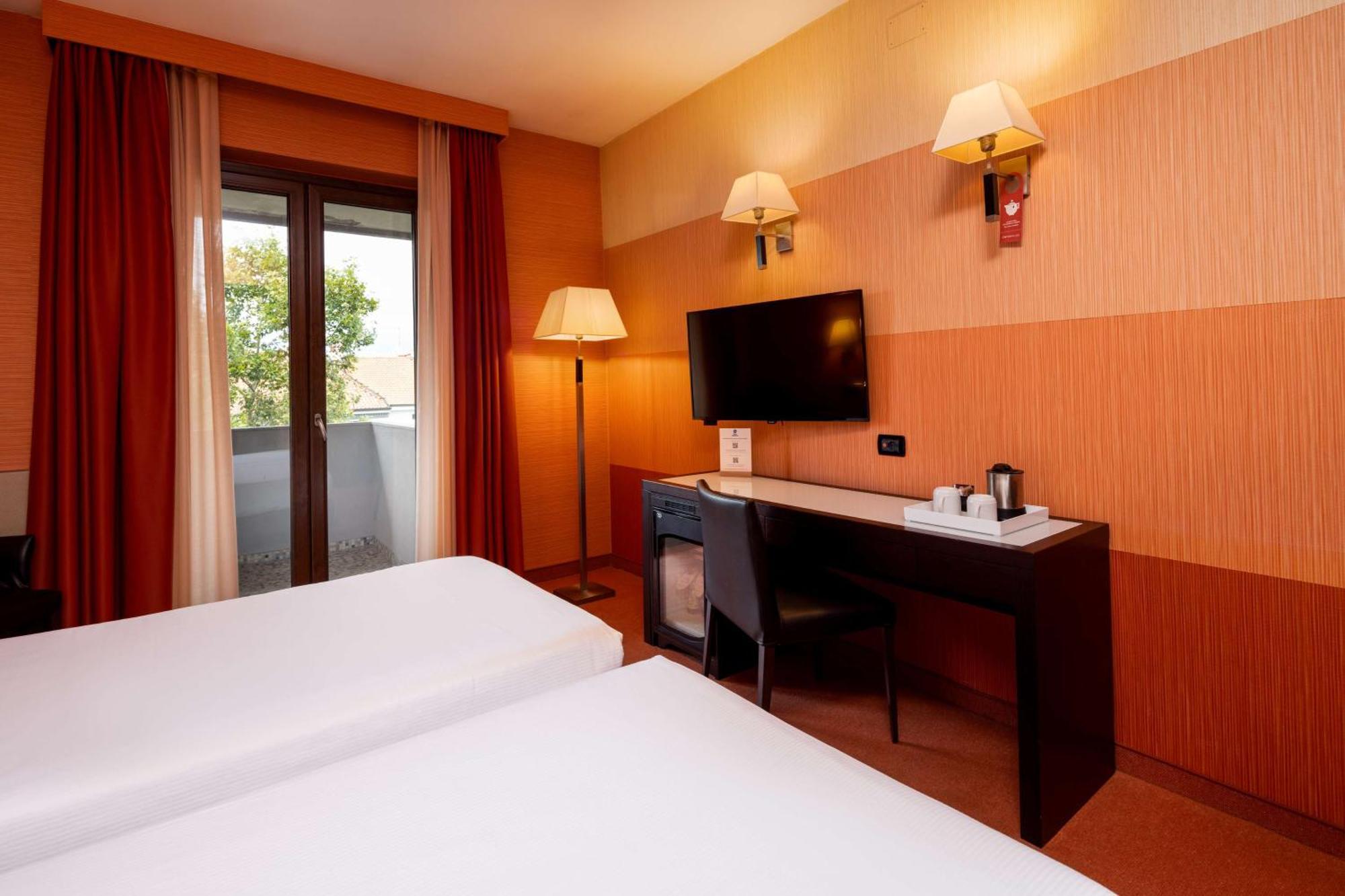 Best Western Gorizia Palace Esterno foto