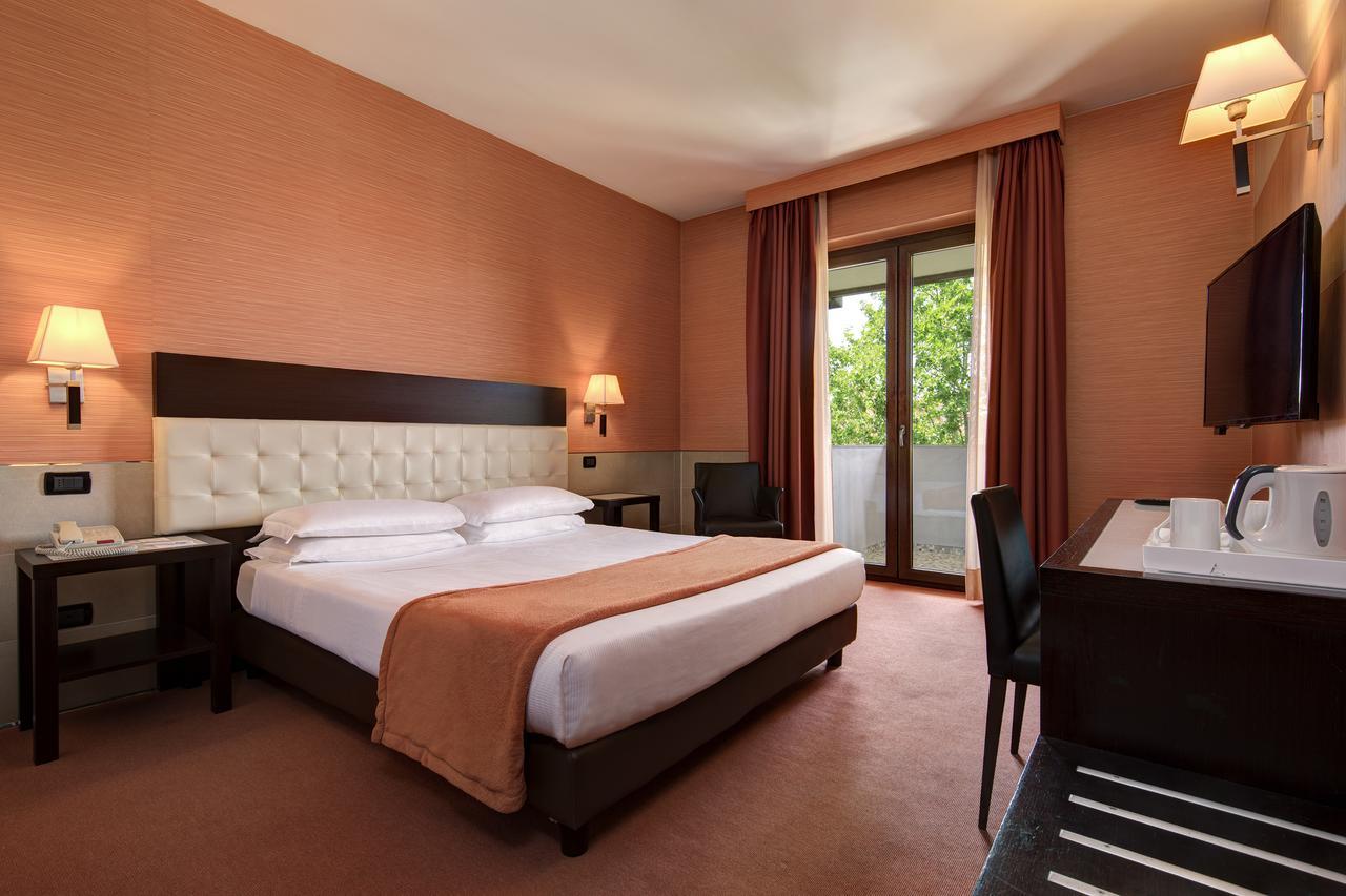 Best Western Gorizia Palace Esterno foto